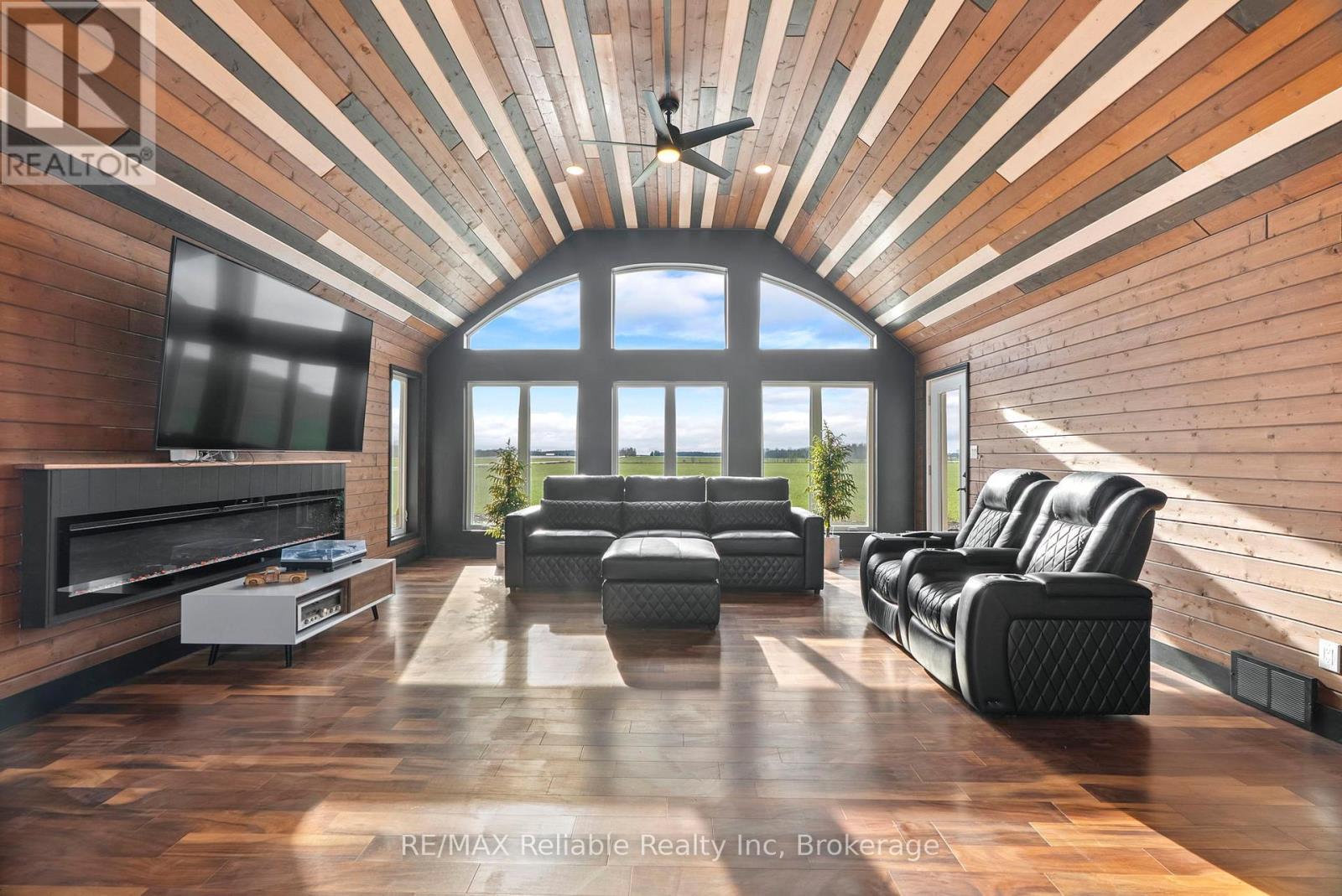 43841 Cranbrook Road, Huron East (Grey), ON - Indoor Photo Showing Living Room With Fireplace