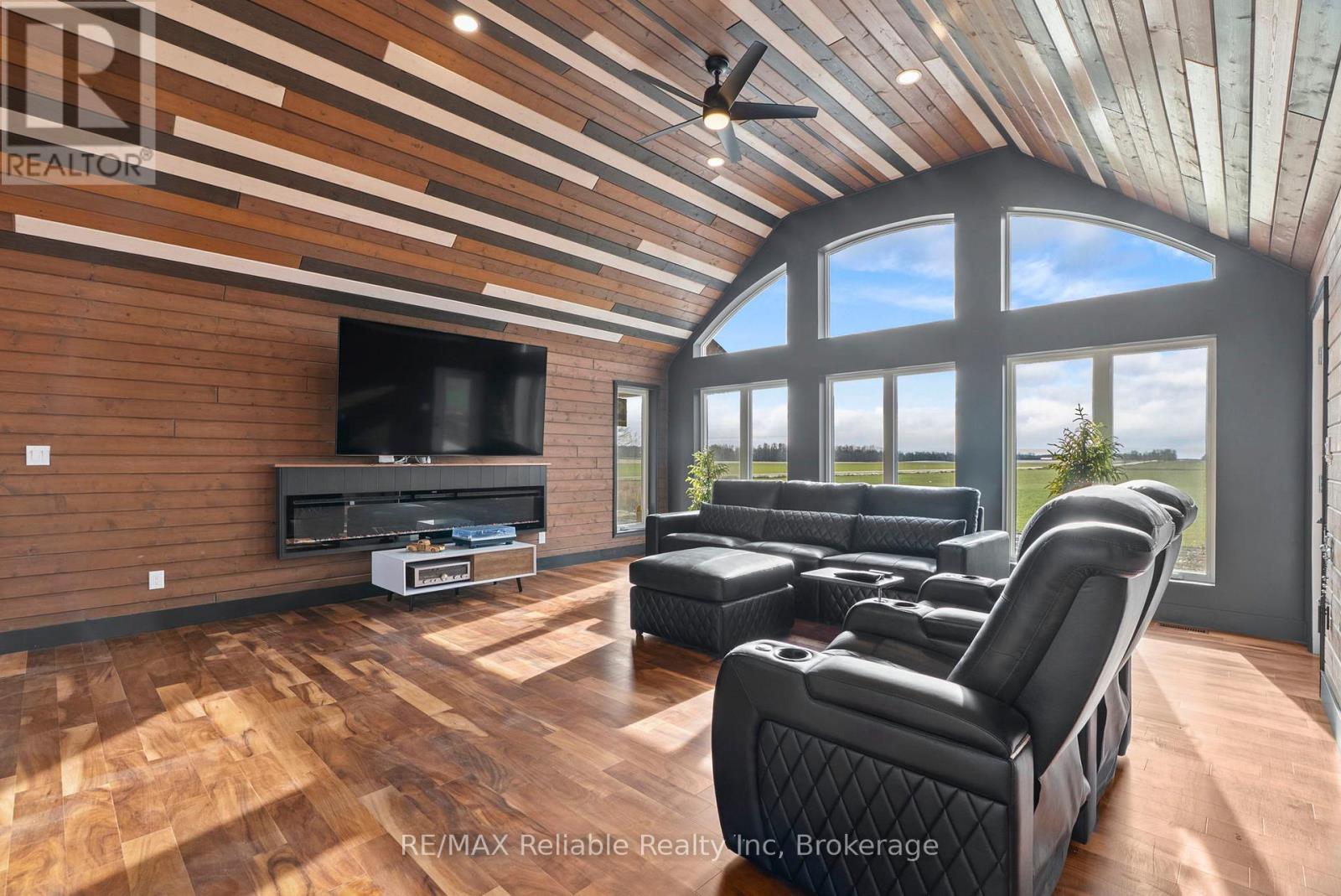 43841 Cranbrook Road, Huron East (Grey), ON - Indoor Photo Showing Living Room