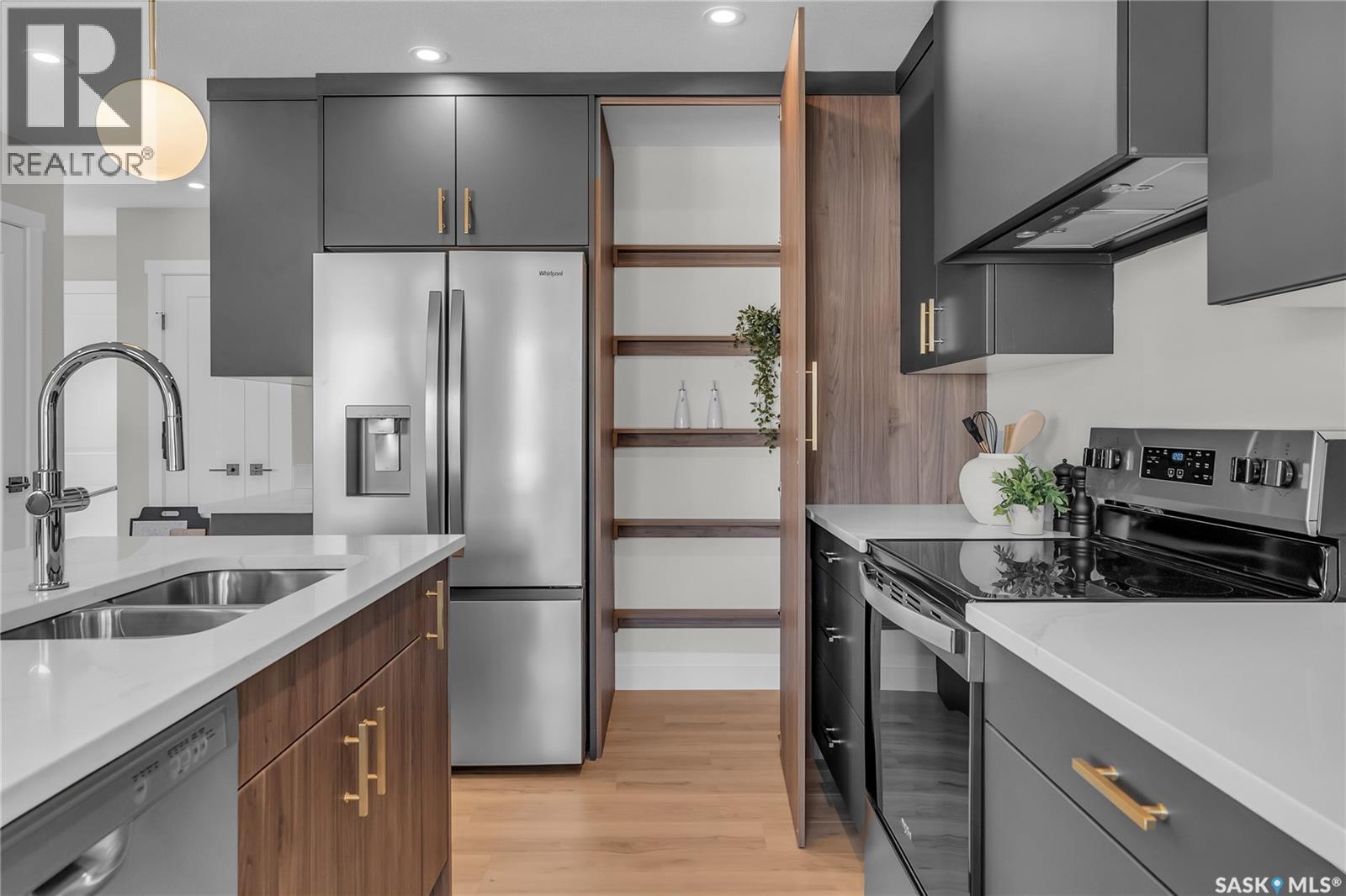 404 155 Mcfaull Way, Saskatoon, SK - Indoor Photo Showing Kitchen With Double Sink With Upgraded Kitchen