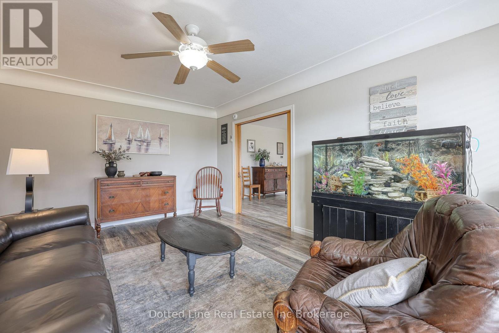 34 Albert Street, Norfolk (Langton), ON - Indoor Photo Showing Living Room