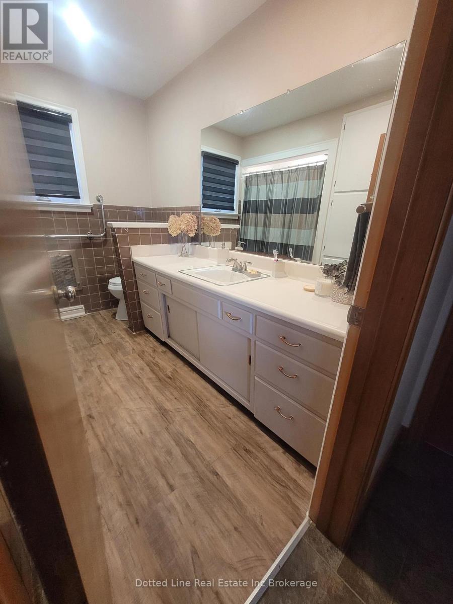 34 Albert Street, Norfolk (Langton), ON - Indoor Photo Showing Bathroom