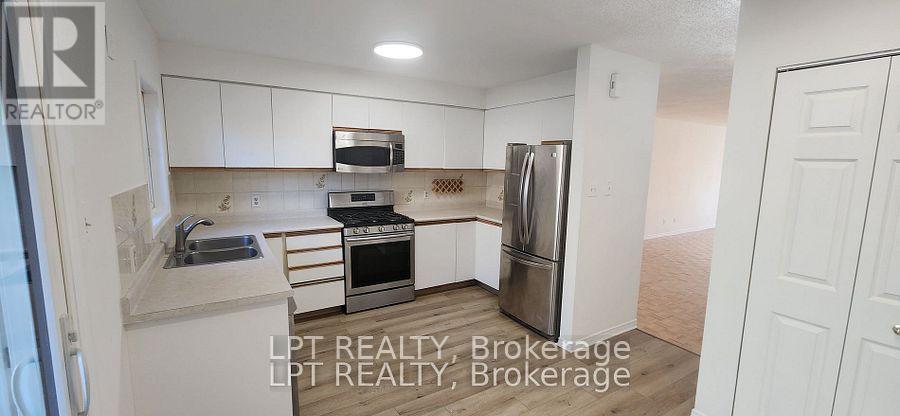 467 Parkdale Avenue, Ottawa, ON - Indoor Photo Showing Kitchen With Stainless Steel Kitchen With Double Sink