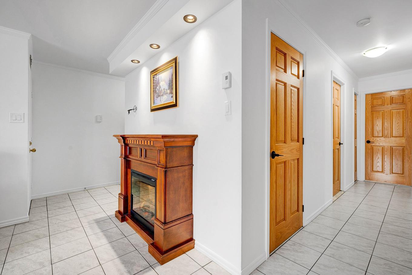 Corridor - 402-3360 Rue Charles-Best, Laval (Chomedey), QC - Indoor Photo Showing Other Room