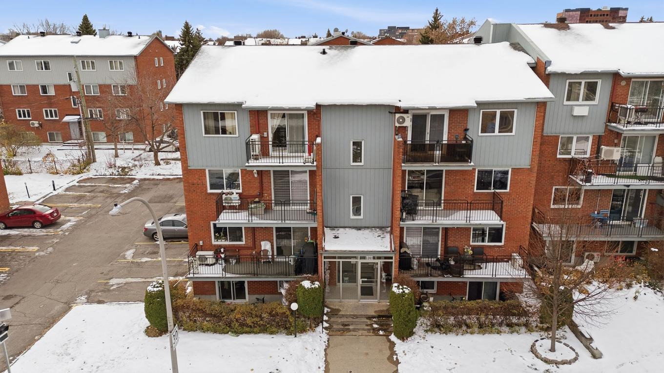 Photo aérienne - 402-3360 Rue Charles-Best, Laval (Chomedey), QC - Outdoor