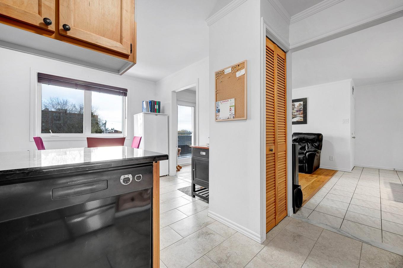 Cuisine - 402-3360 Rue Charles-Best, Laval (Chomedey), QC - Indoor