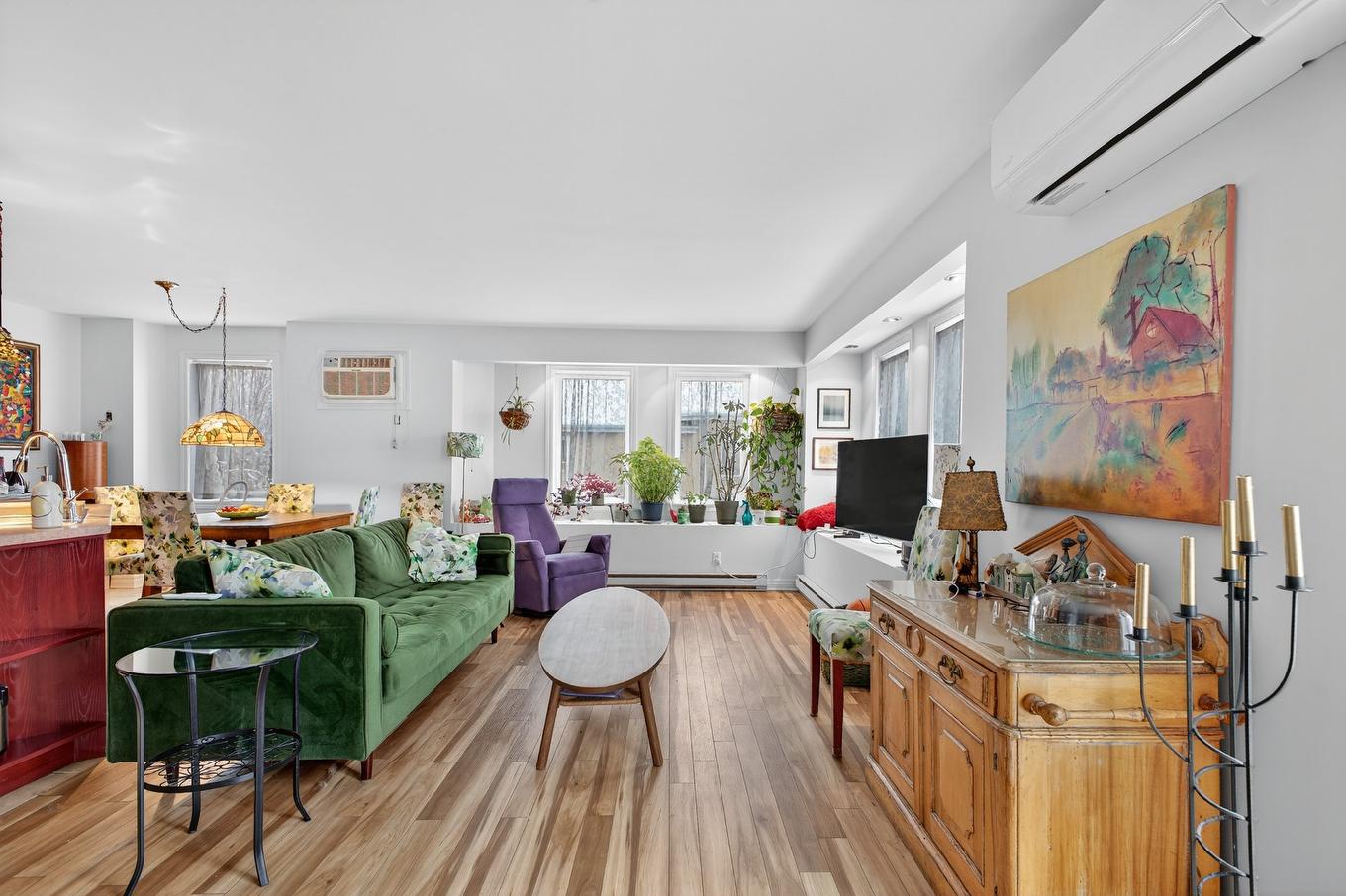 Salon - 1166 Rue Notre-Dame-De-Fatima, Laval (Pont-Viau), QC - Indoor