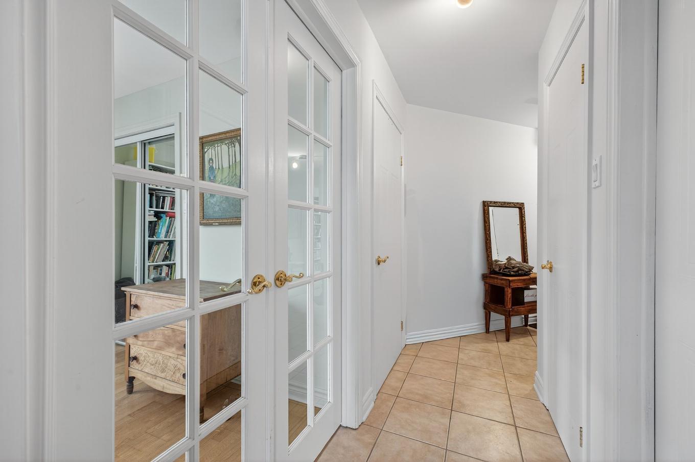 Hall d'entrée/Vestibule - 1166 Rue Notre-Dame-De-Fatima, Laval (Pont-Viau), QC - Indoor Photo Showing Other Room