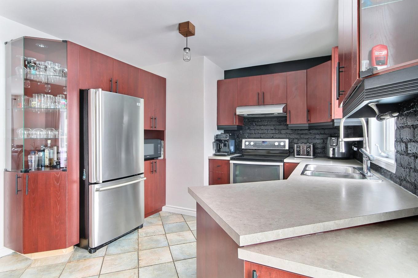 Cuisine - 98 Rue Des Hayes, Québec (Beauport), QC - Indoor Photo Showing Kitchen With Double Sink