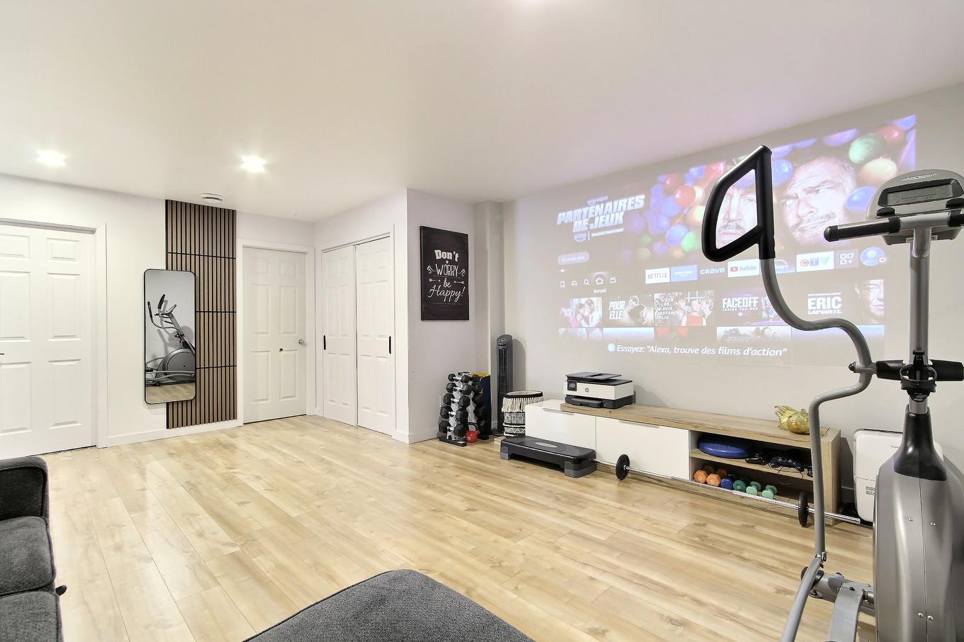 Salle familiale - 98 Rue Des Hayes, Québec (Beauport), QC - Indoor Photo Showing Gym Room