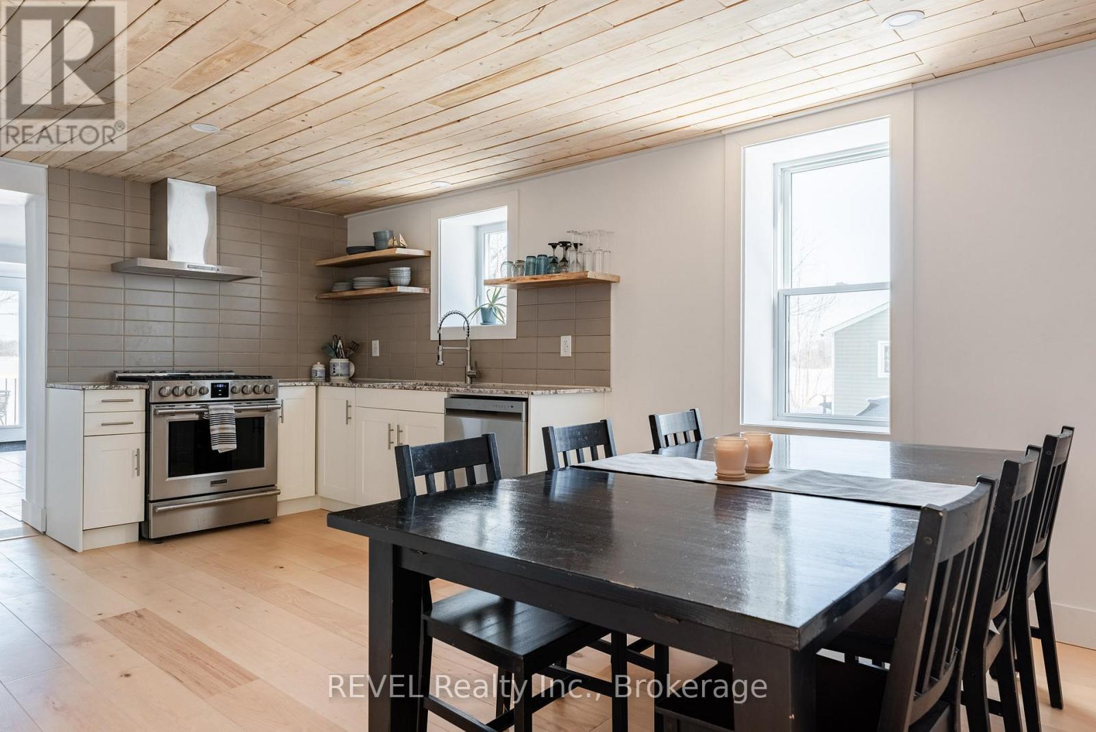 80 Lighthouse Drive, Haldimand (Dunnville), ON - Indoor