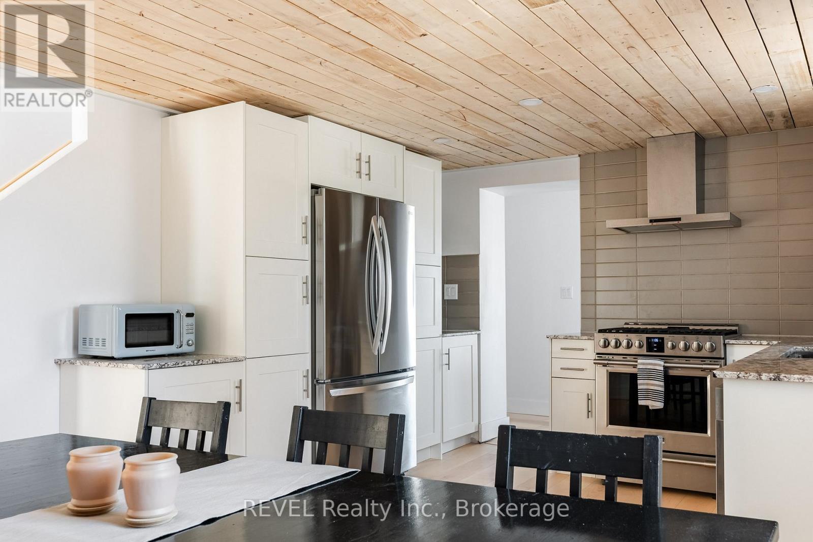 80 Lighthouse Drive, Haldimand (Dunnville), ON - Indoor Photo Showing Kitchen With Stainless Steel Kitchen