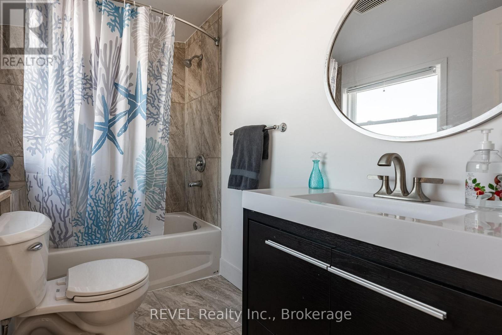 Upstairs bathroom - 80 Lighthouse Drive, Haldimand (Dunnville), ON - Indoor Photo Showing Bathroom