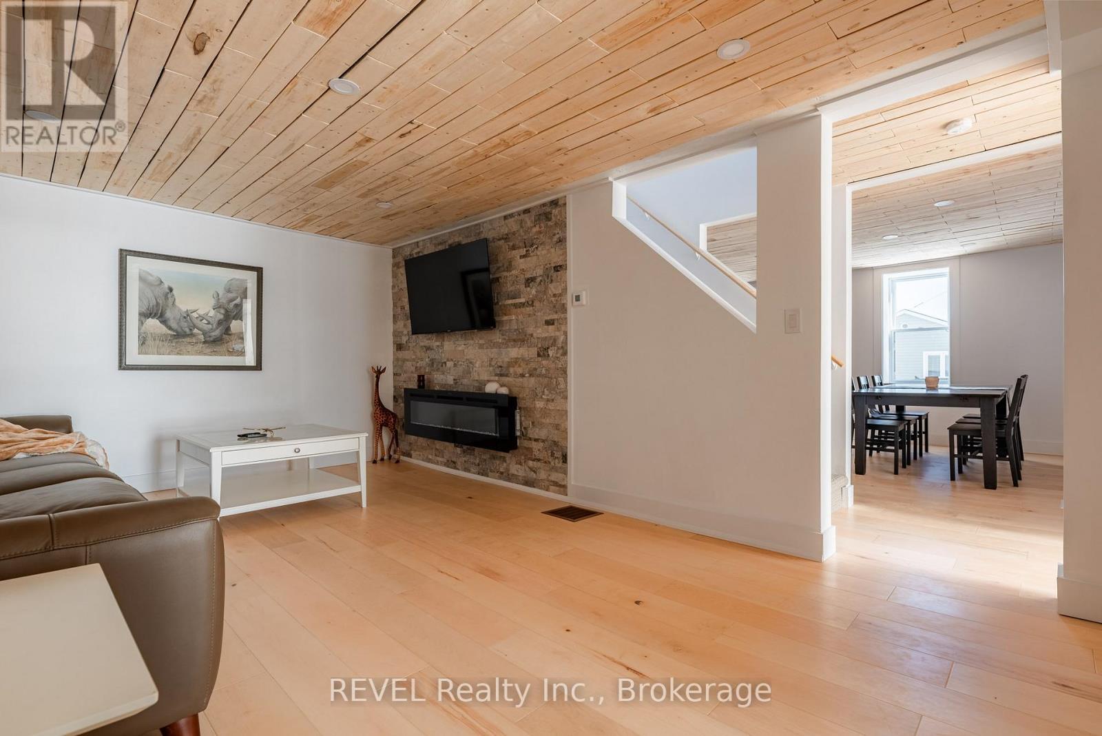 Living room - 80 Lighthouse Drive, Haldimand (Dunnville), ON - Indoor Photo Showing Other Room With Fireplace
