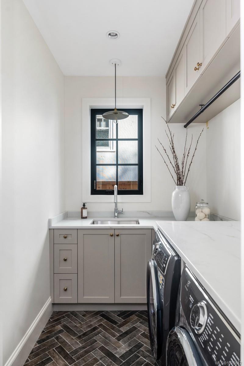 2189 Beaverbrooke St, Oak Bay, BC