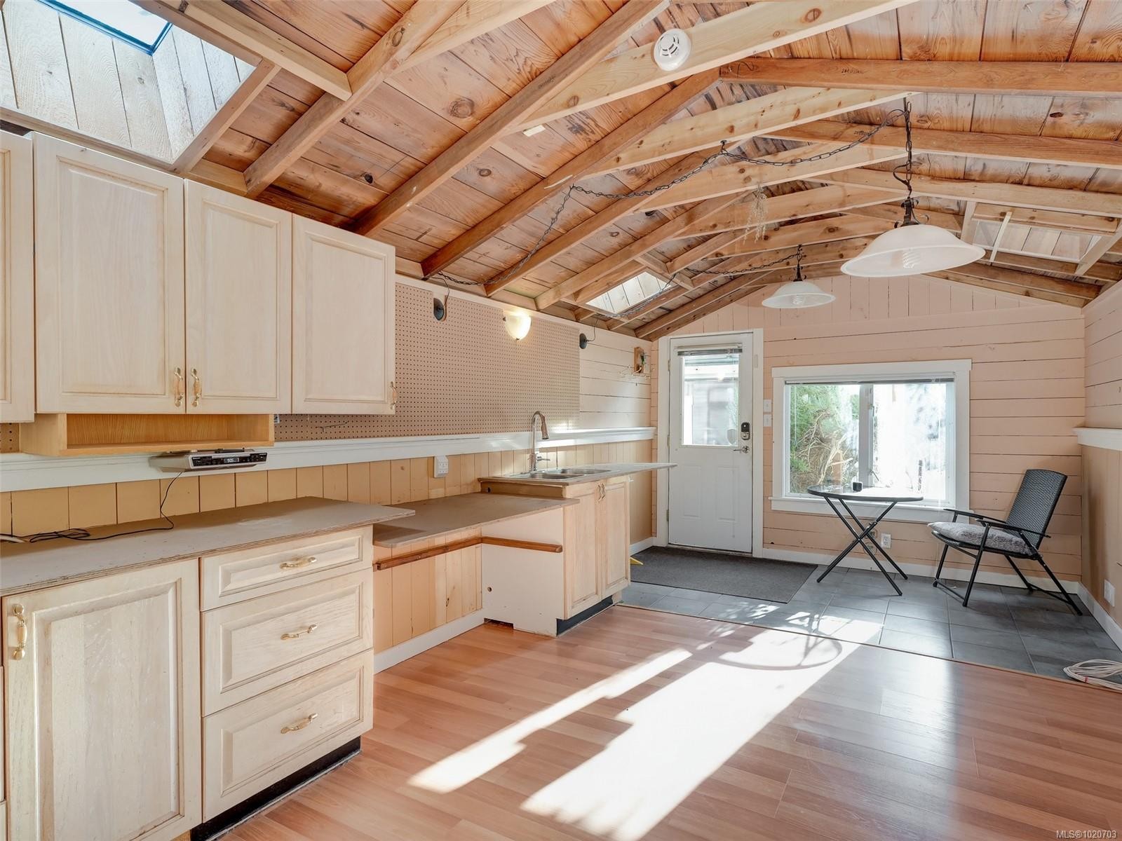 1152 Chapman St, Victoria, BC