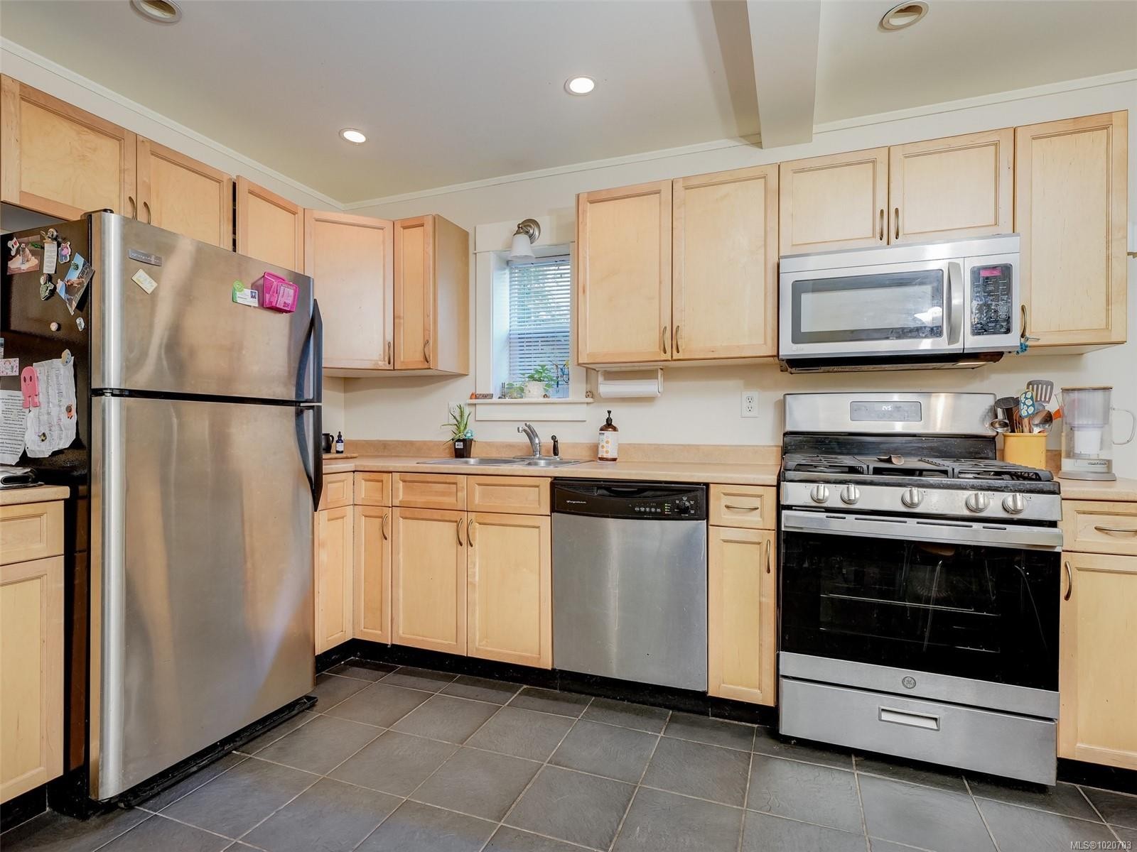 1152 Chapman St, Victoria, BC