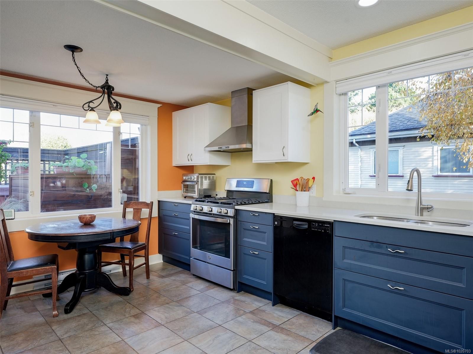 1152 Chapman St, Victoria, BC