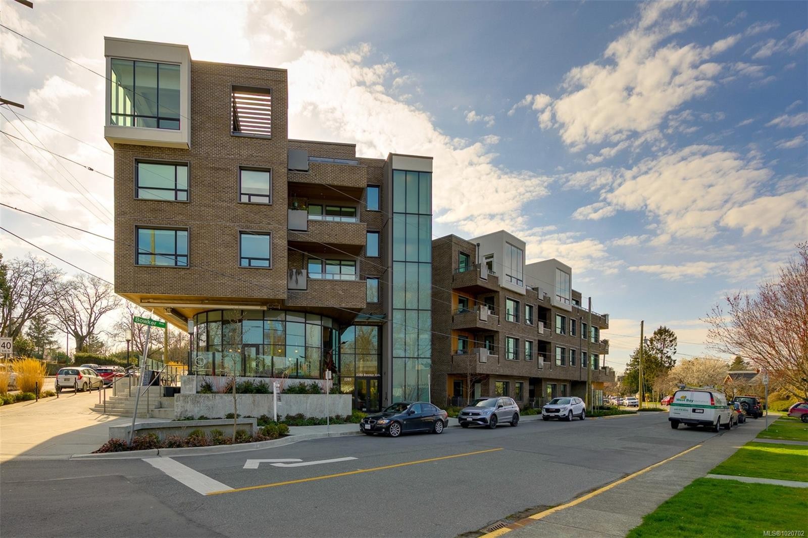 Ph5-2285 Bowker Ave, Oak Bay, BC - Outdoor With Facade