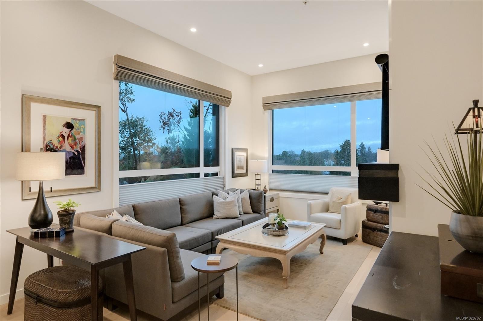 Ph5-2285 Bowker Ave, Oak Bay, BC - Indoor Photo Showing Living Room