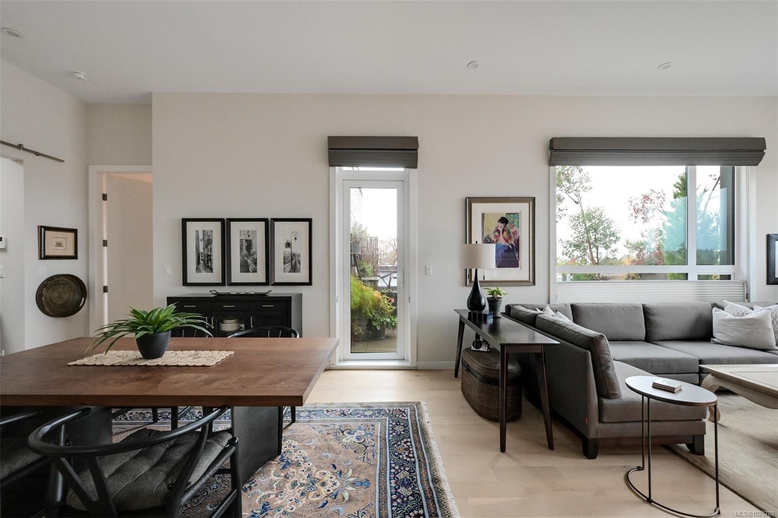 Ph5-2285 Bowker Ave, Oak Bay, BC - Indoor Photo Showing Living Room