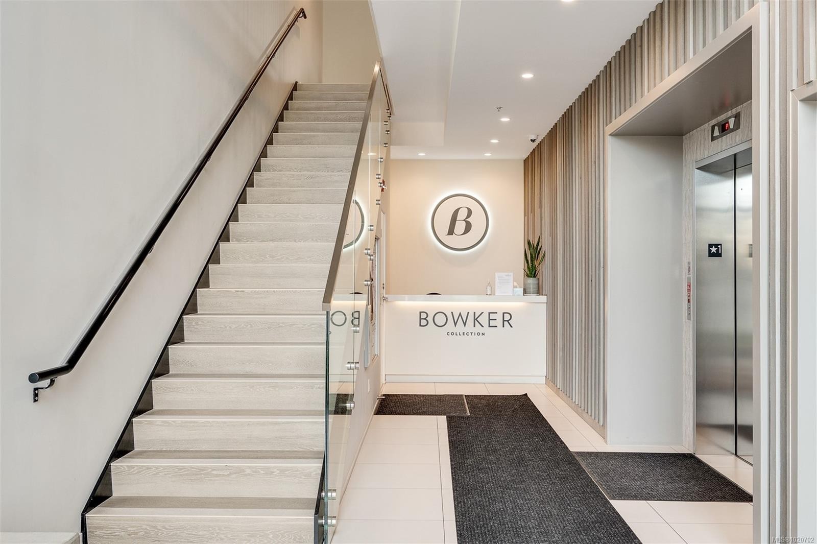 Ph5-2285 Bowker Ave, Oak Bay, BC - Indoor Photo Showing Other Room