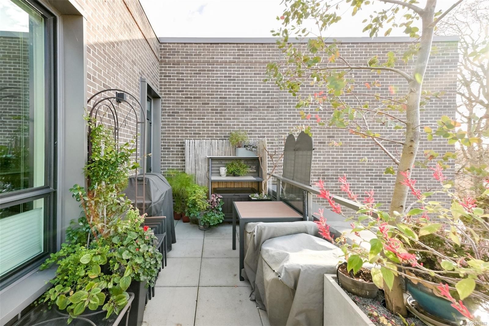 Ph5-2285 Bowker Ave, Oak Bay, BC - Outdoor With Exterior