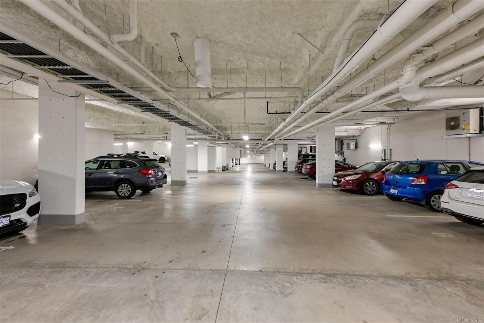 Ph5-2285 Bowker Ave, Oak Bay, BC - Indoor Photo Showing Garage