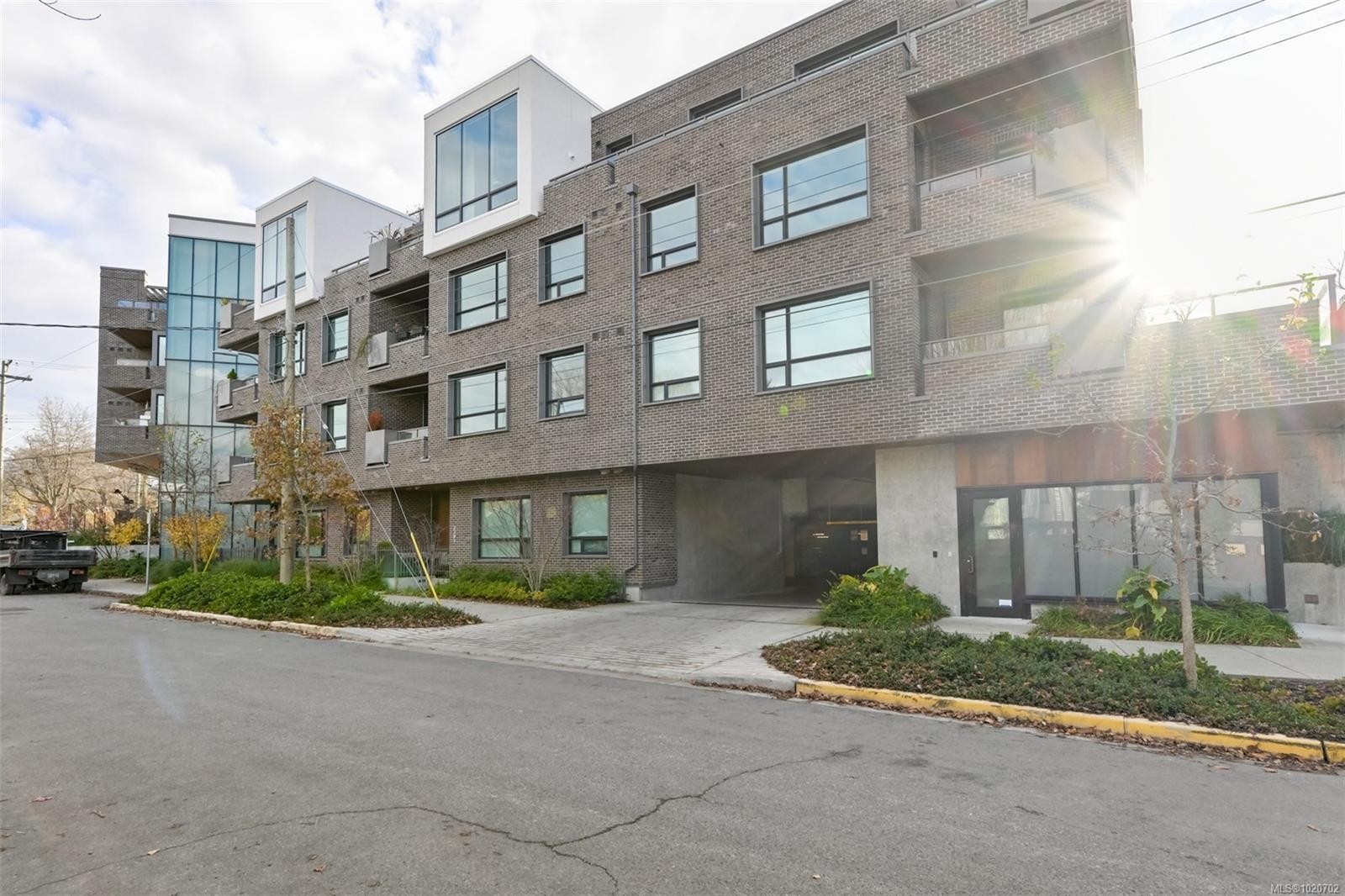 Ph5-2285 Bowker Ave, Oak Bay, BC - Outdoor With Facade