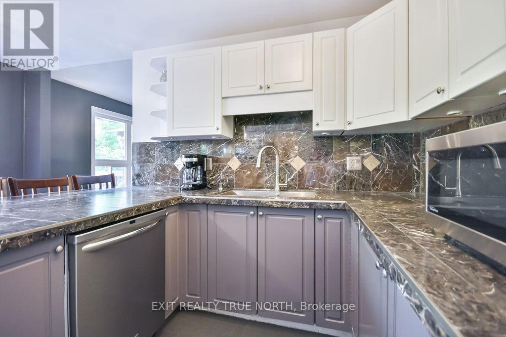28 Nicholson Crescent, Springwater, ON - Indoor Photo Showing Kitchen
