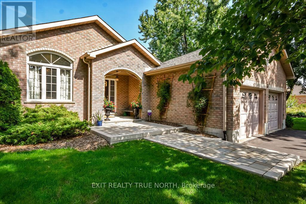 Stunning all brick bungalow - 28 Nicholson Crescent, Springwater, ON - Outdoor