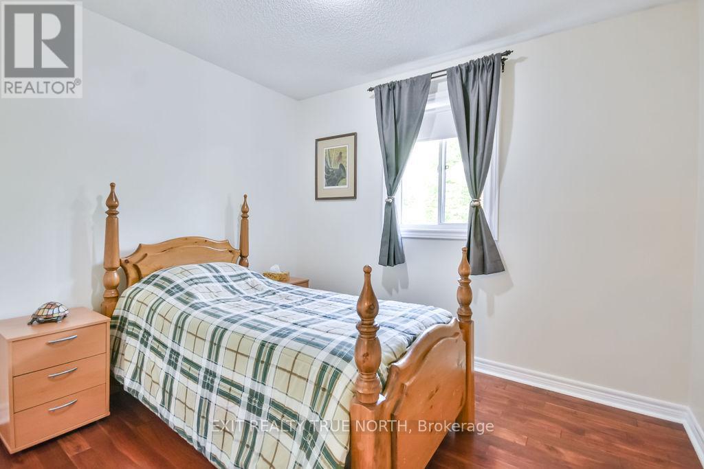 28 Nicholson Crescent, Springwater, ON - Indoor Photo Showing Bedroom