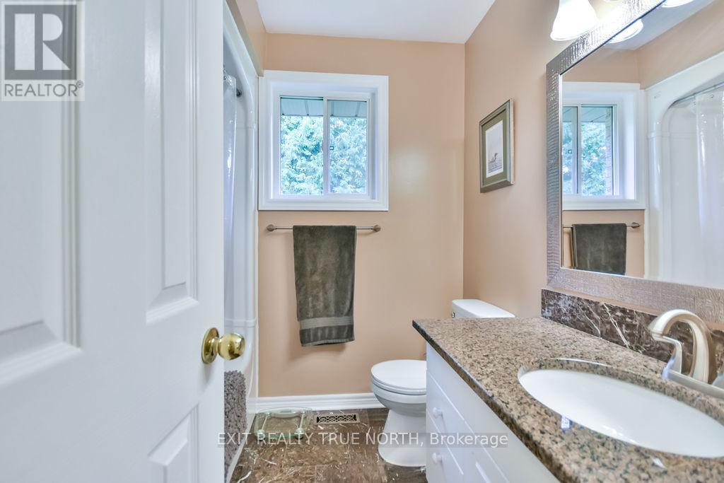 28 Nicholson Crescent, Springwater, ON - Indoor Photo Showing Bathroom