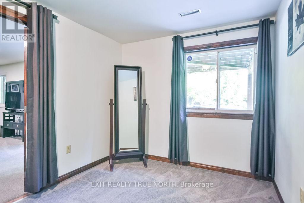 28 Nicholson Crescent, Springwater, ON - Indoor Photo Showing Other Room