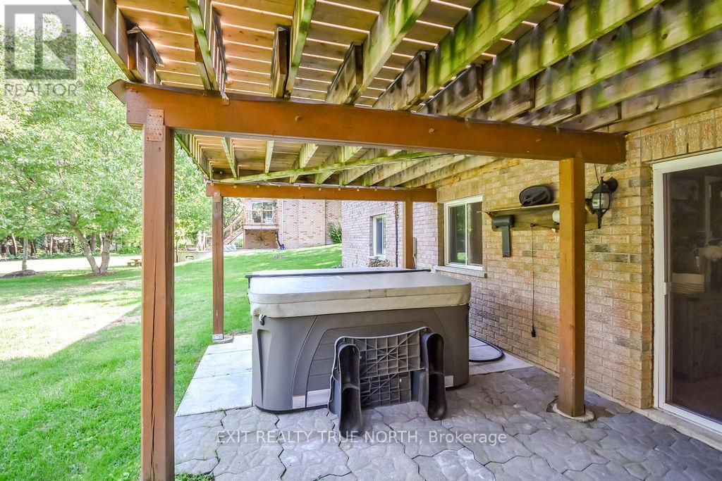 28 Nicholson Crescent, Springwater, ON - Outdoor With Exterior