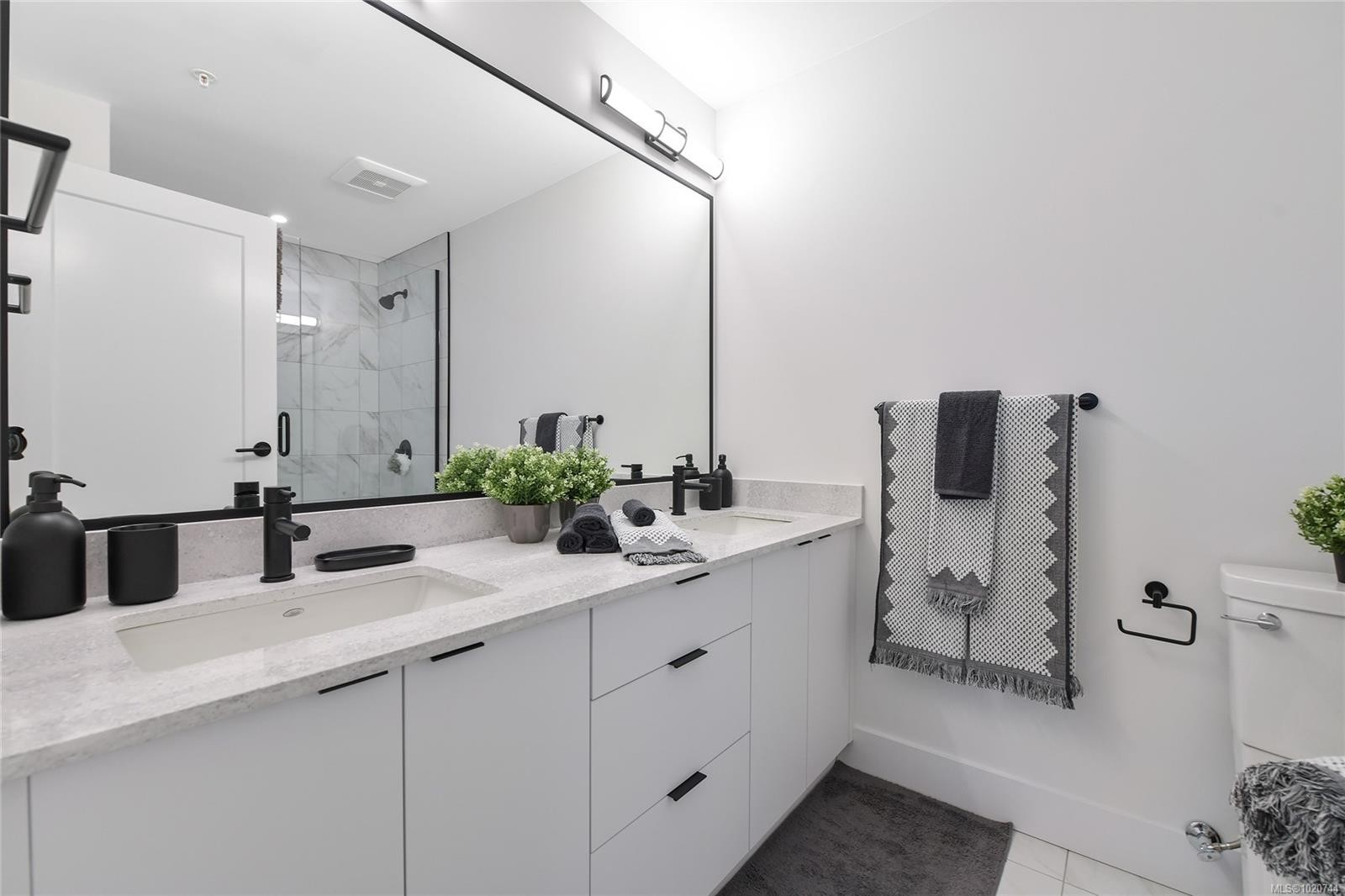 303-1110 Samar Cres, Langford, BC - Indoor Photo Showing Bathroom