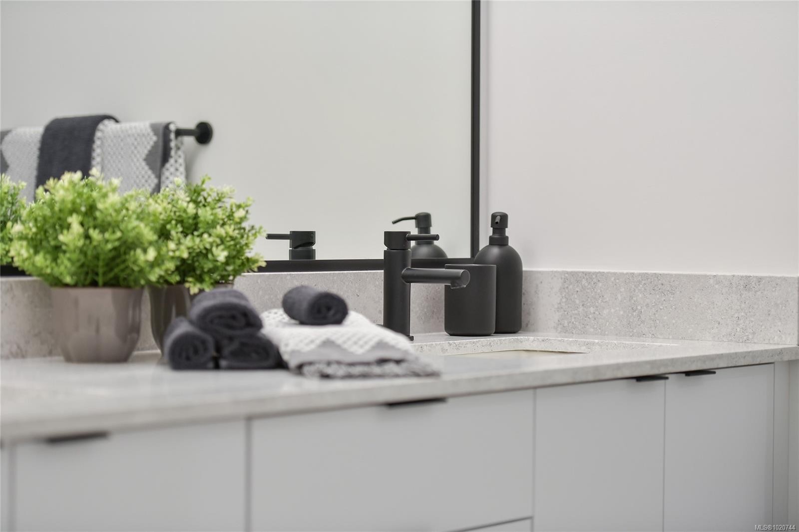 303-1110 Samar Cres, Langford, BC - Indoor Photo Showing Bathroom