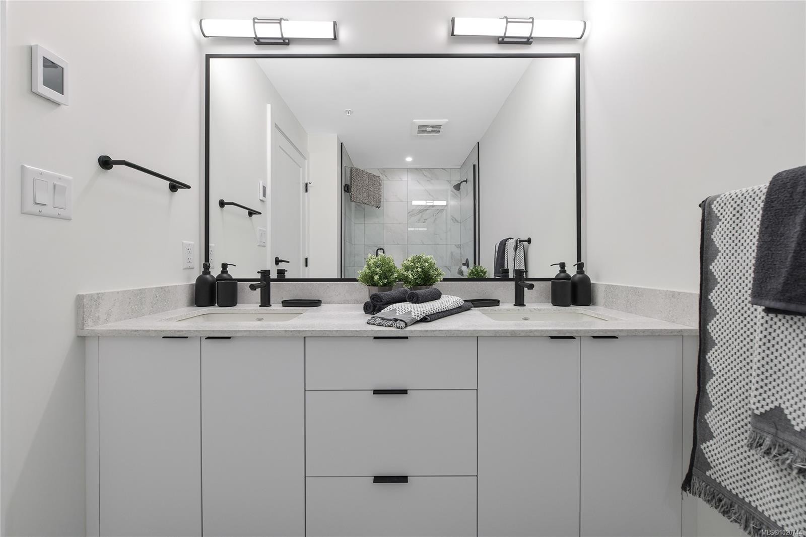 303-1110 Samar Cres, Langford, BC - Indoor Photo Showing Bathroom