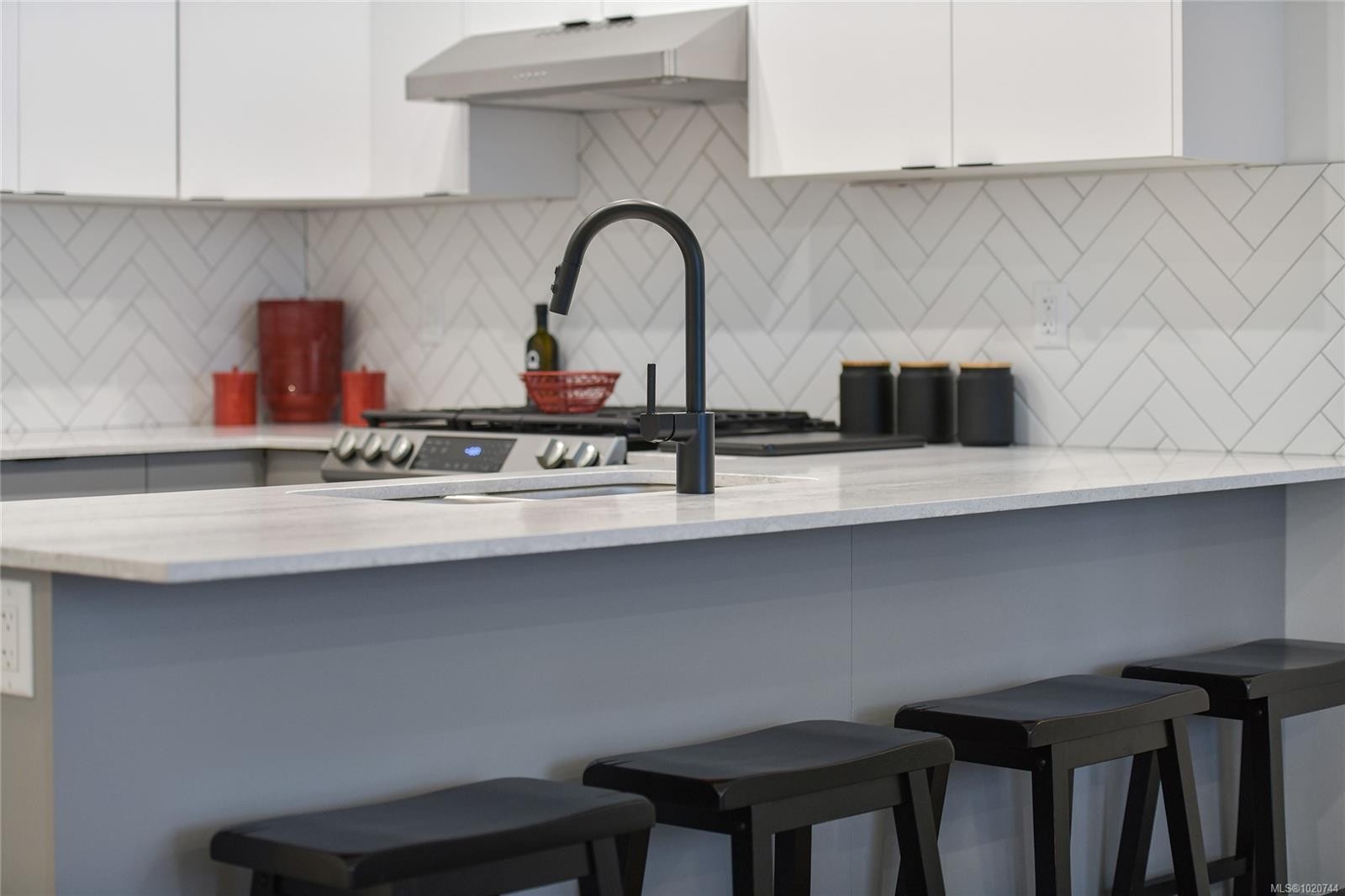 303-1110 Samar Cres, Langford, BC - Indoor Photo Showing Kitchen With Upgraded Kitchen