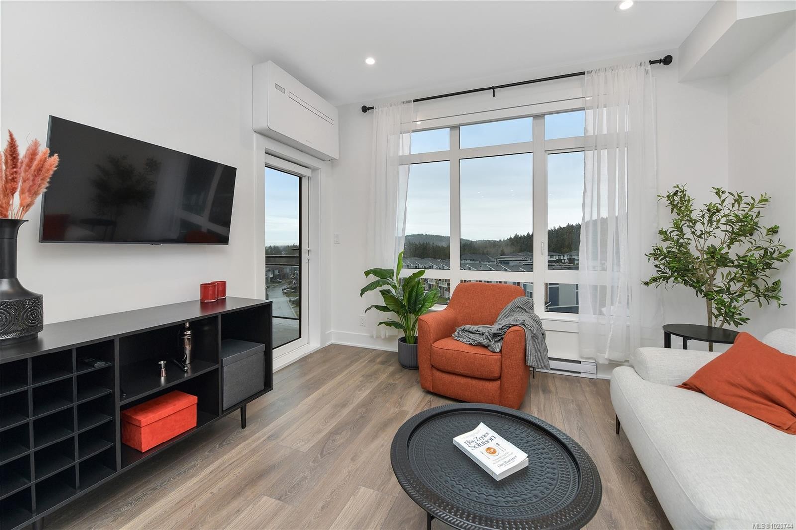 303-1110 Samar Cres, Langford, BC - Indoor Photo Showing Living Room