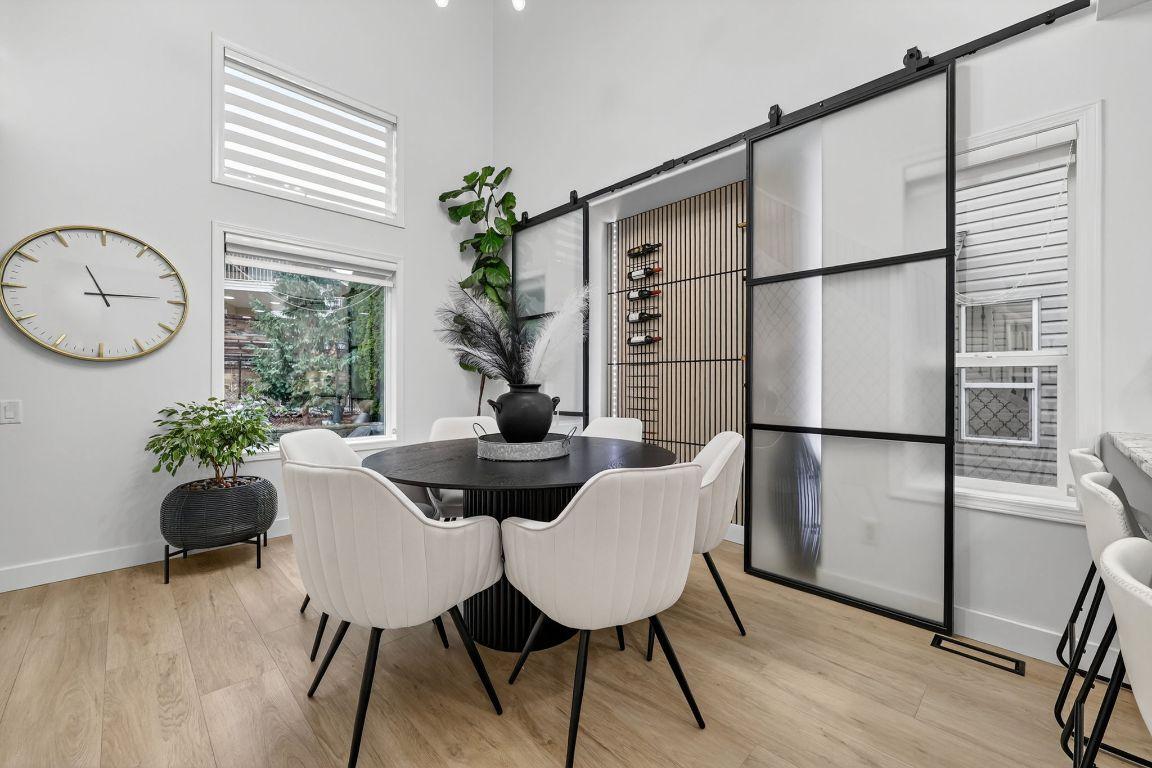 667 South Crest Drive, Kelowna, BC - Indoor Photo Showing Dining Room