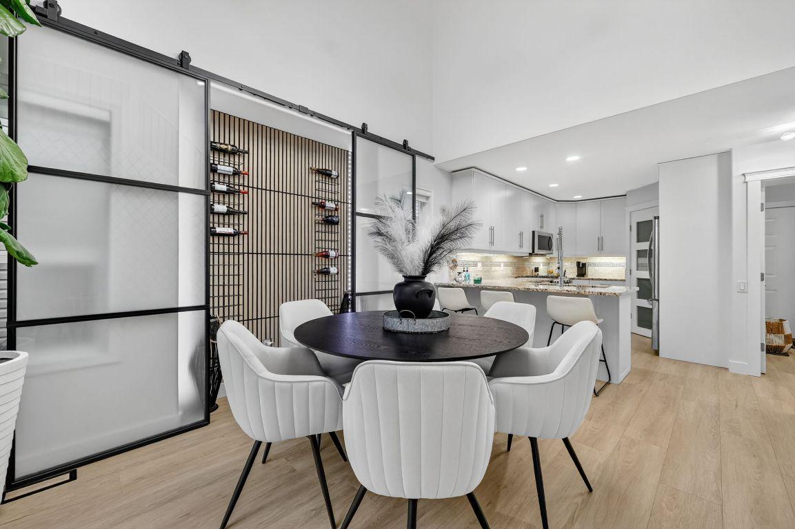 667 South Crest Drive, Kelowna, BC - Indoor Photo Showing Dining Room