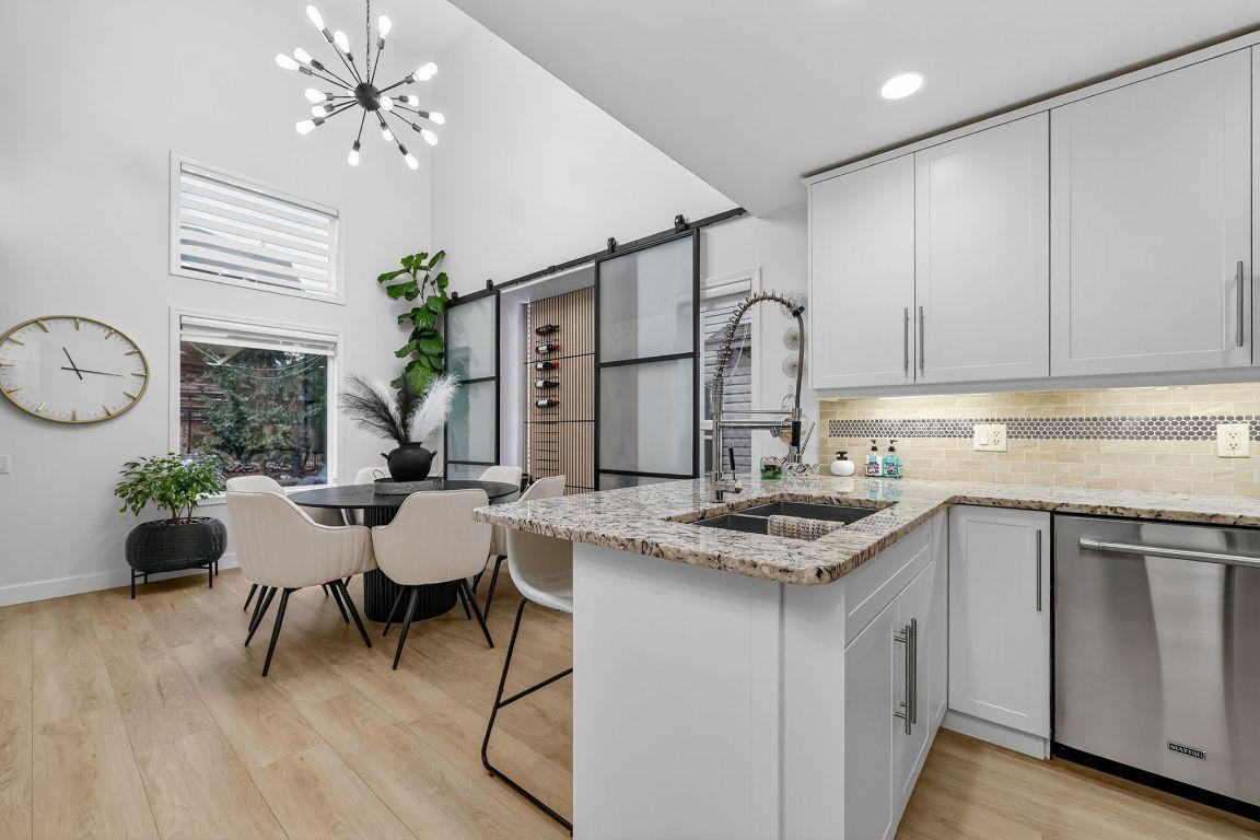 667 South Crest Drive, Kelowna, BC - Indoor Photo Showing Kitchen With Upgraded Kitchen