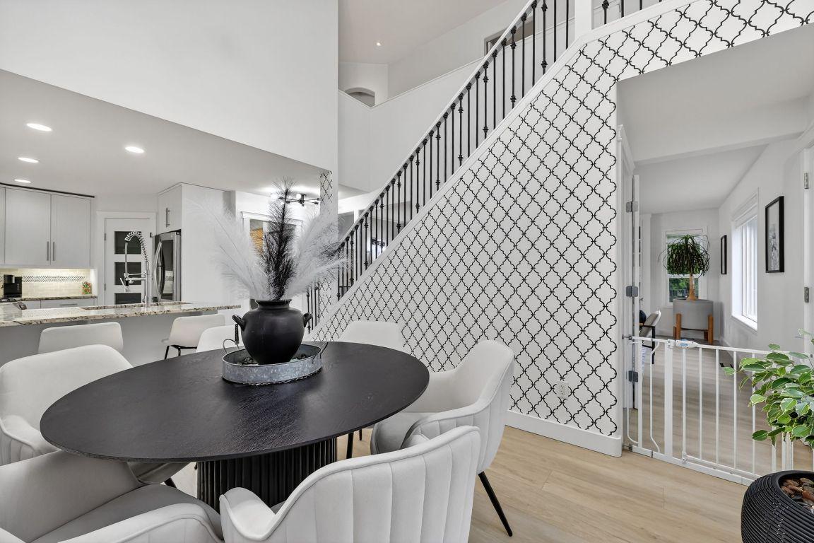 667 South Crest Drive, Kelowna, BC - Indoor Photo Showing Dining Room