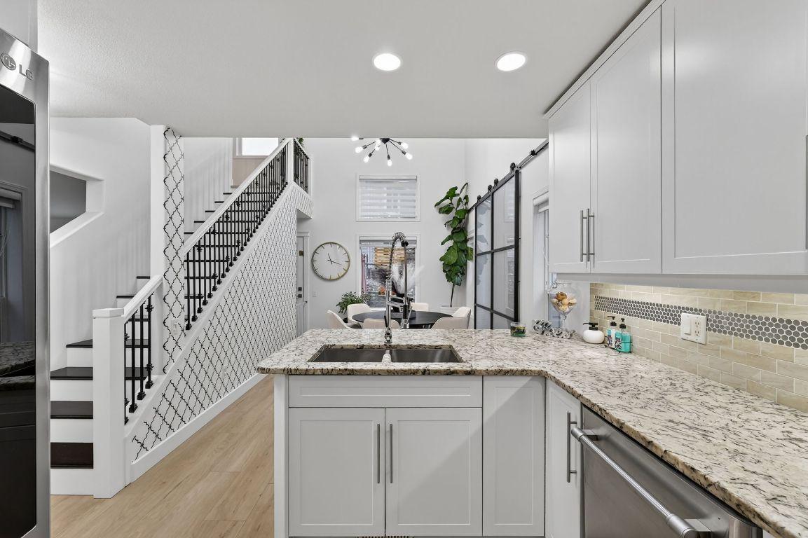 667 South Crest Drive, Kelowna, BC - Indoor Photo Showing Kitchen With Double Sink