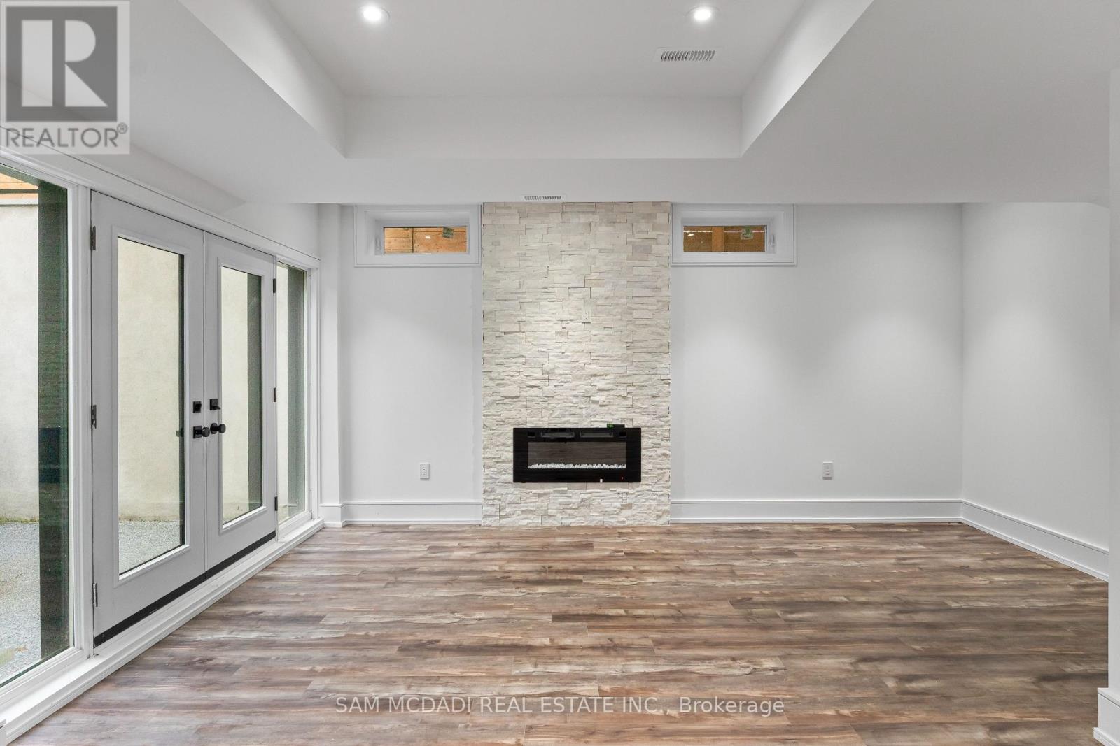 193 Mateo Place, Mississauga, ON - Indoor With Fireplace