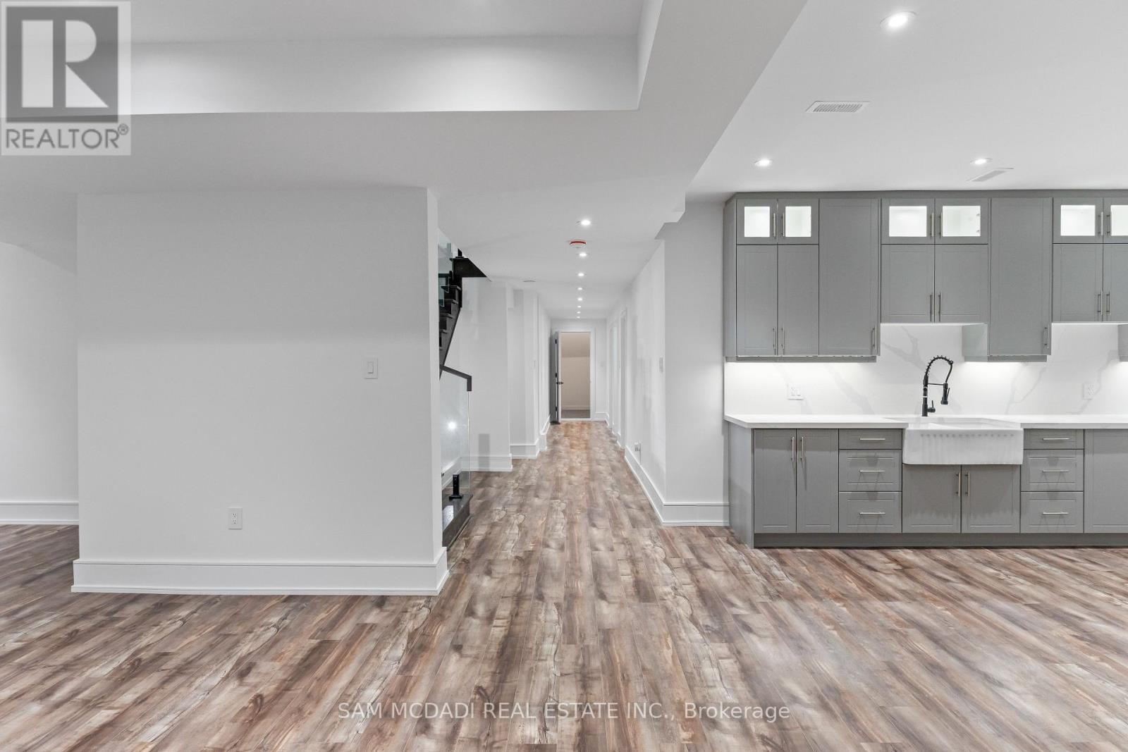 193 Mateo Place, Mississauga, ON - Indoor Photo Showing Kitchen With Upgraded Kitchen