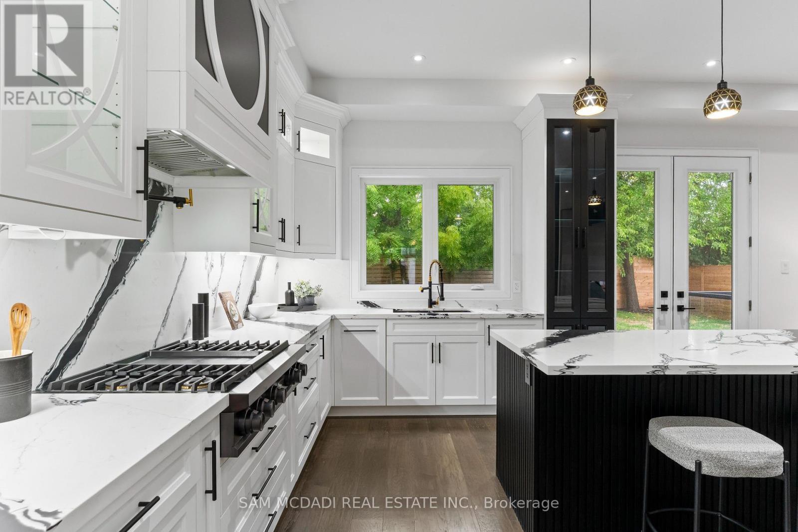 193 Mateo Place, Mississauga, ON - Indoor Photo Showing Kitchen With Upgraded Kitchen