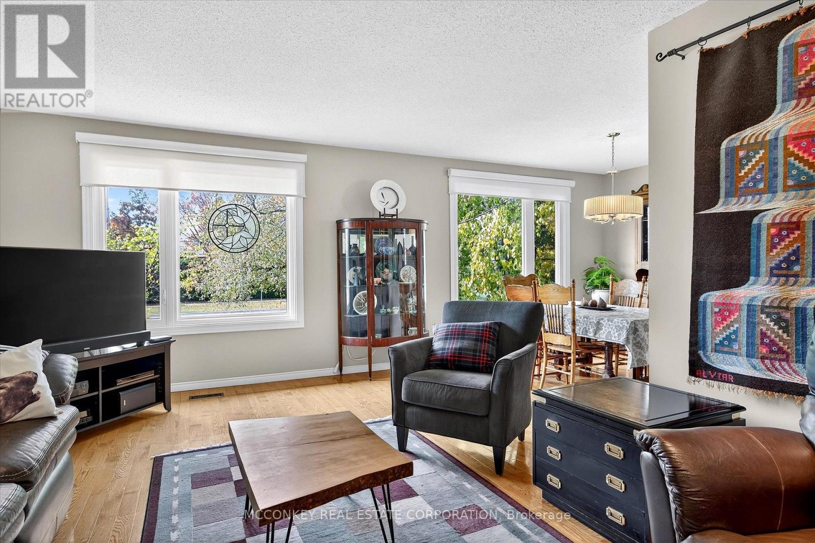 1216 Hilliard Street, Peterborough (Northcrest Ward 5), ON - Indoor Photo Showing Living Room