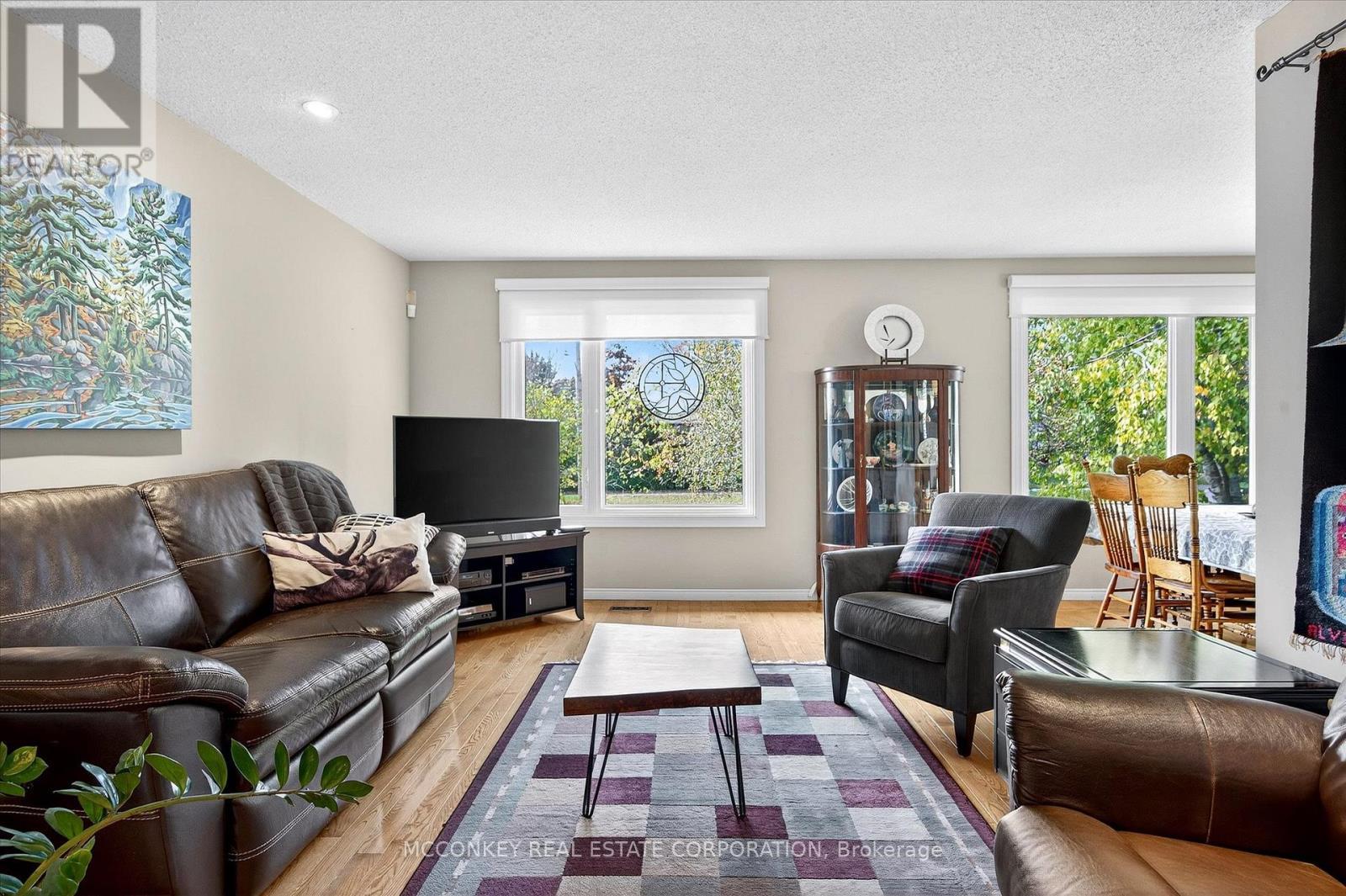 1216 Hilliard Street, Peterborough (Northcrest Ward 5), ON - Indoor Photo Showing Living Room