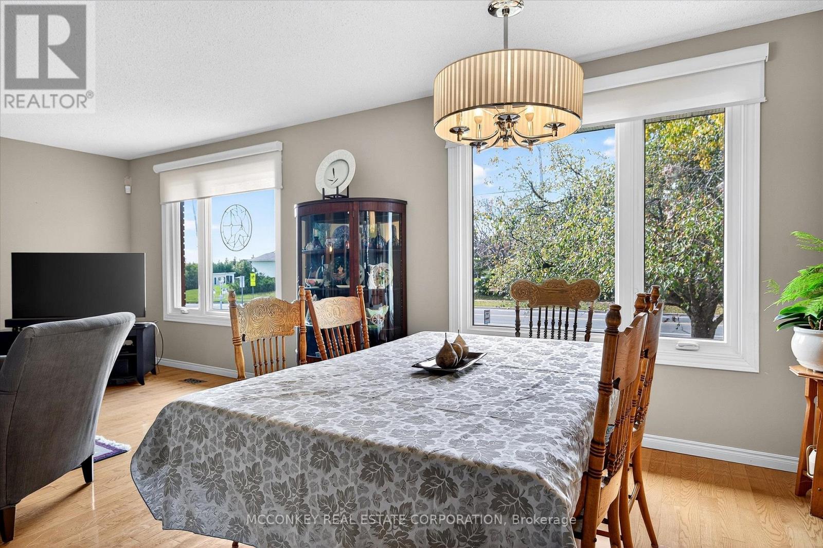 1216 Hilliard Street, Peterborough (Northcrest Ward 5), ON - Indoor Photo Showing Dining Room